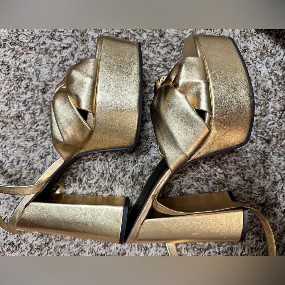 ASOS GOLD PUMPS SZ 39 💛